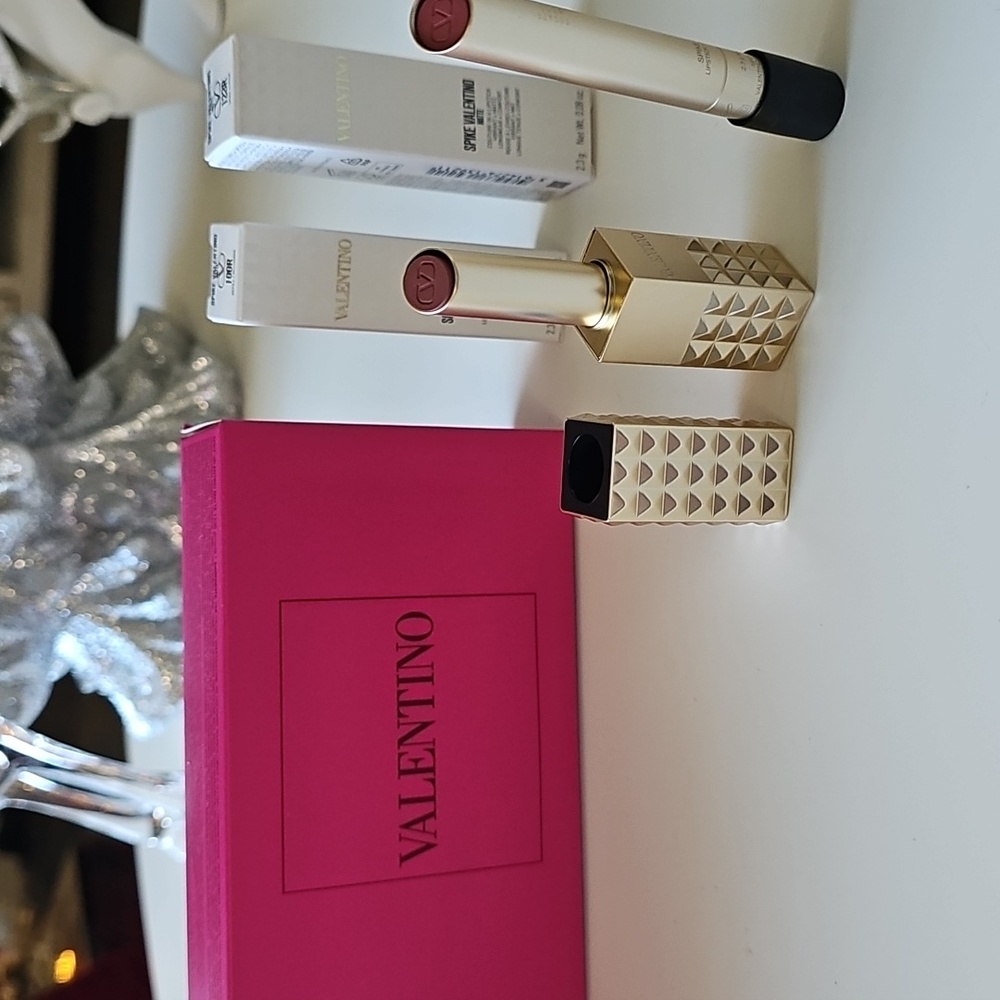 Valentino Spike Buttery Matte Lipstick 3 Piece Set With Pink Cosmetic Bag - Picture 2 of 11